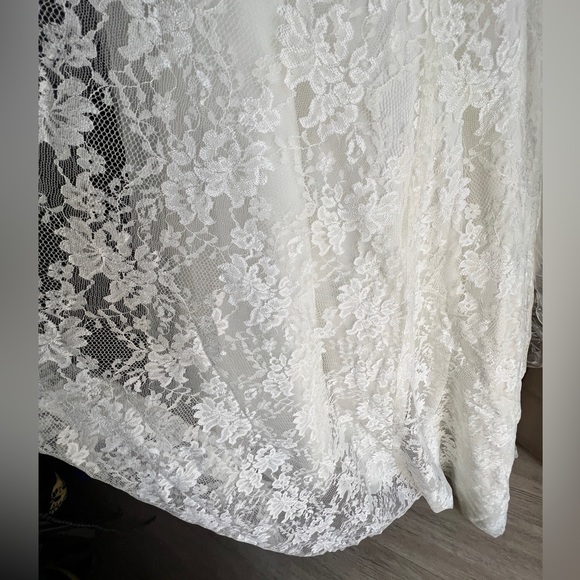 Ivory Wedding Dress Never Worn Perfect condition Size 0 Petite Lace & Train OTNW - Picture 10 of 12